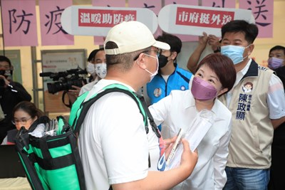 中市率先六都挺外送 今起發放外送員每人2劑快篩