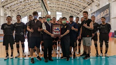 豐原高商迎戰世界中學生排球錦標賽 教育局長為選手加油