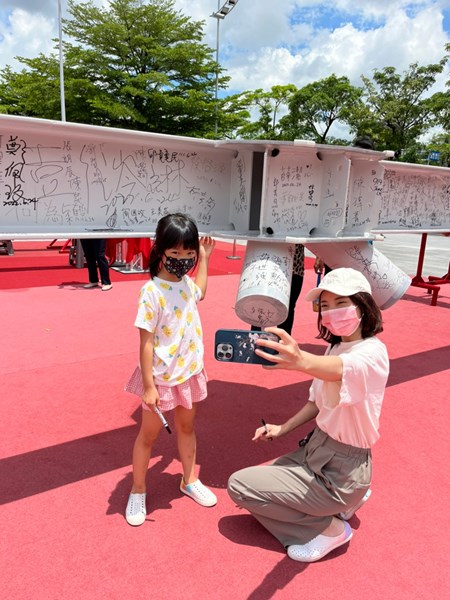 民眾至市府廣場簽梁活動_220707_155