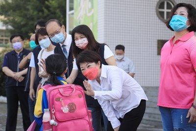 學習安心又清涼! 盧市長今視察學校防疫與冷氣使用情形