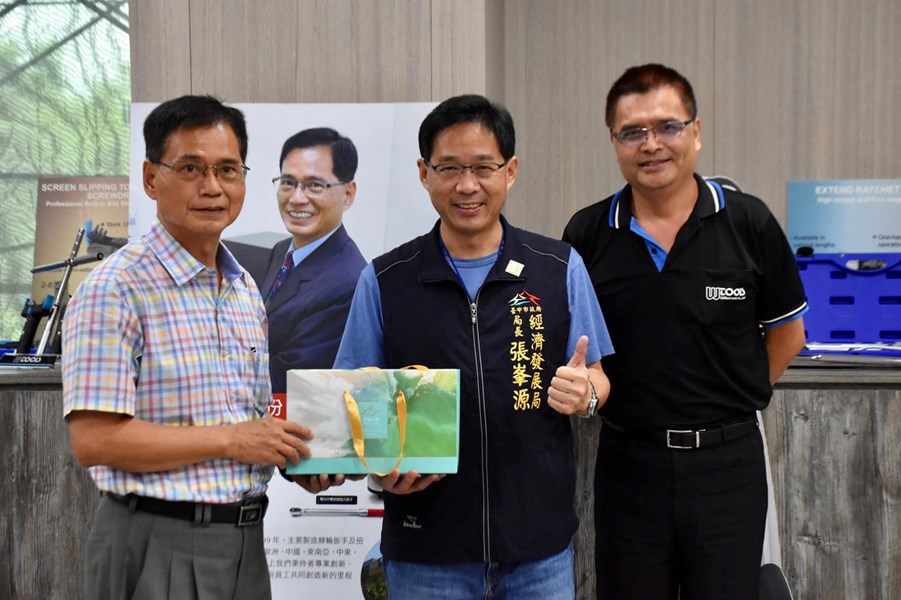 01 張峯源局長率招商小組訪視特典工具1