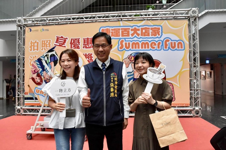 01 張峯源局長與捷運百大店家合影