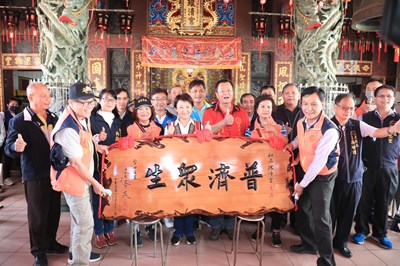 和平專案至環清宮 盧市長贈匾感謝致力公益