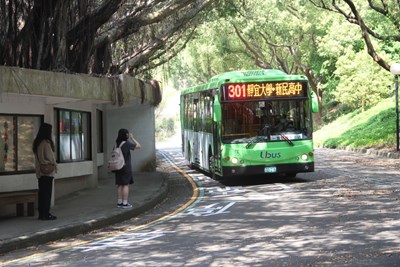 中市擴大公車進校園服務 即日起調整5條路線