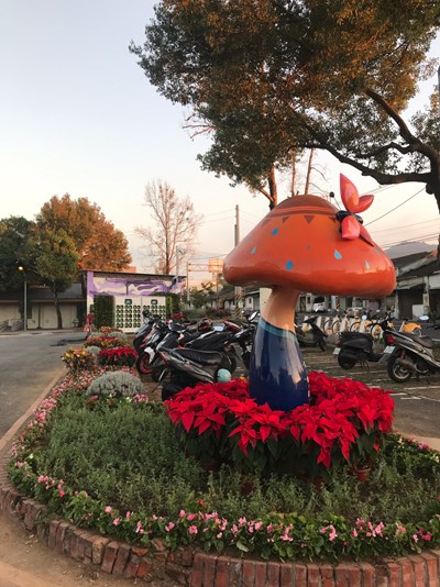 花園中的停車場! 中市府美化新社中興嶺停車場